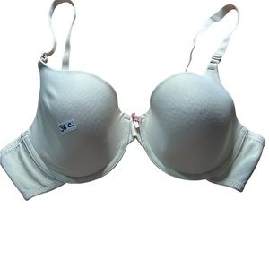 Womens Maidenform Bra. Size 38C. Nude color.